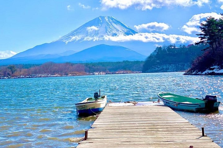 Mt. Fuji, Lake Kawaguchi & Lake Yamanaka Onsen Day Tour - photo